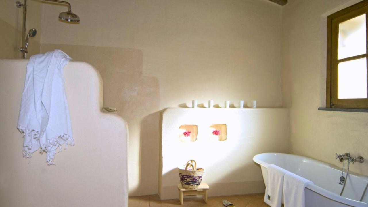 Hotel Podere Conti Filattiera Екстериор снимка