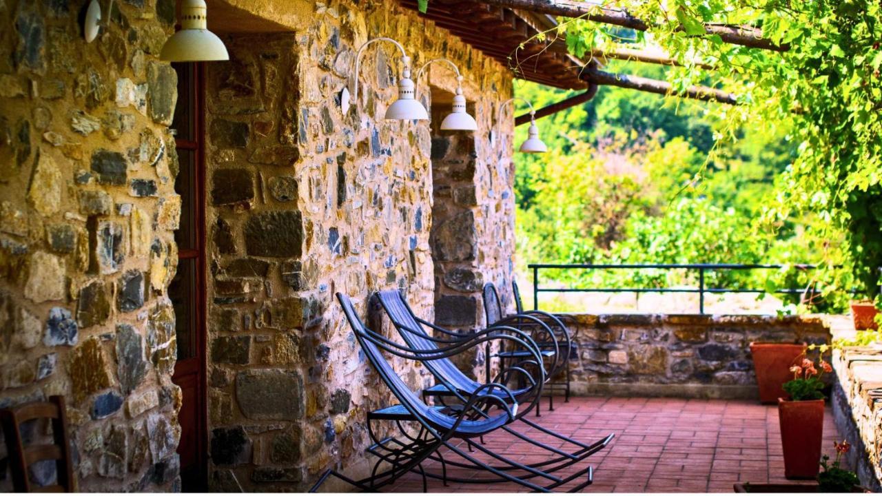 Hotel Podere Conti Filattiera Екстериор снимка