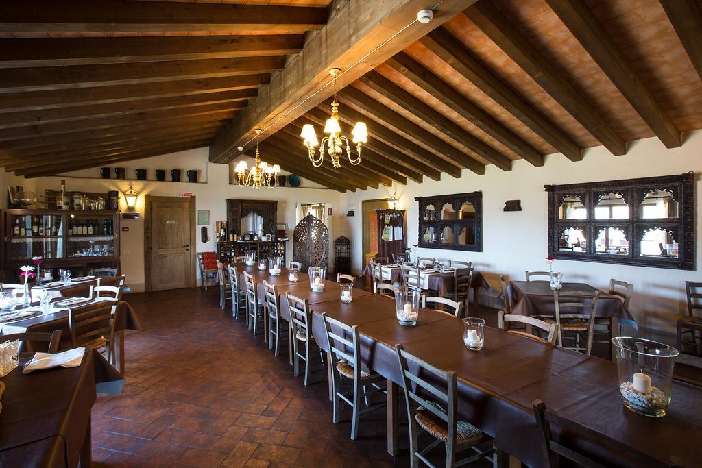 Hotel Podere Conti Filattiera Екстериор снимка