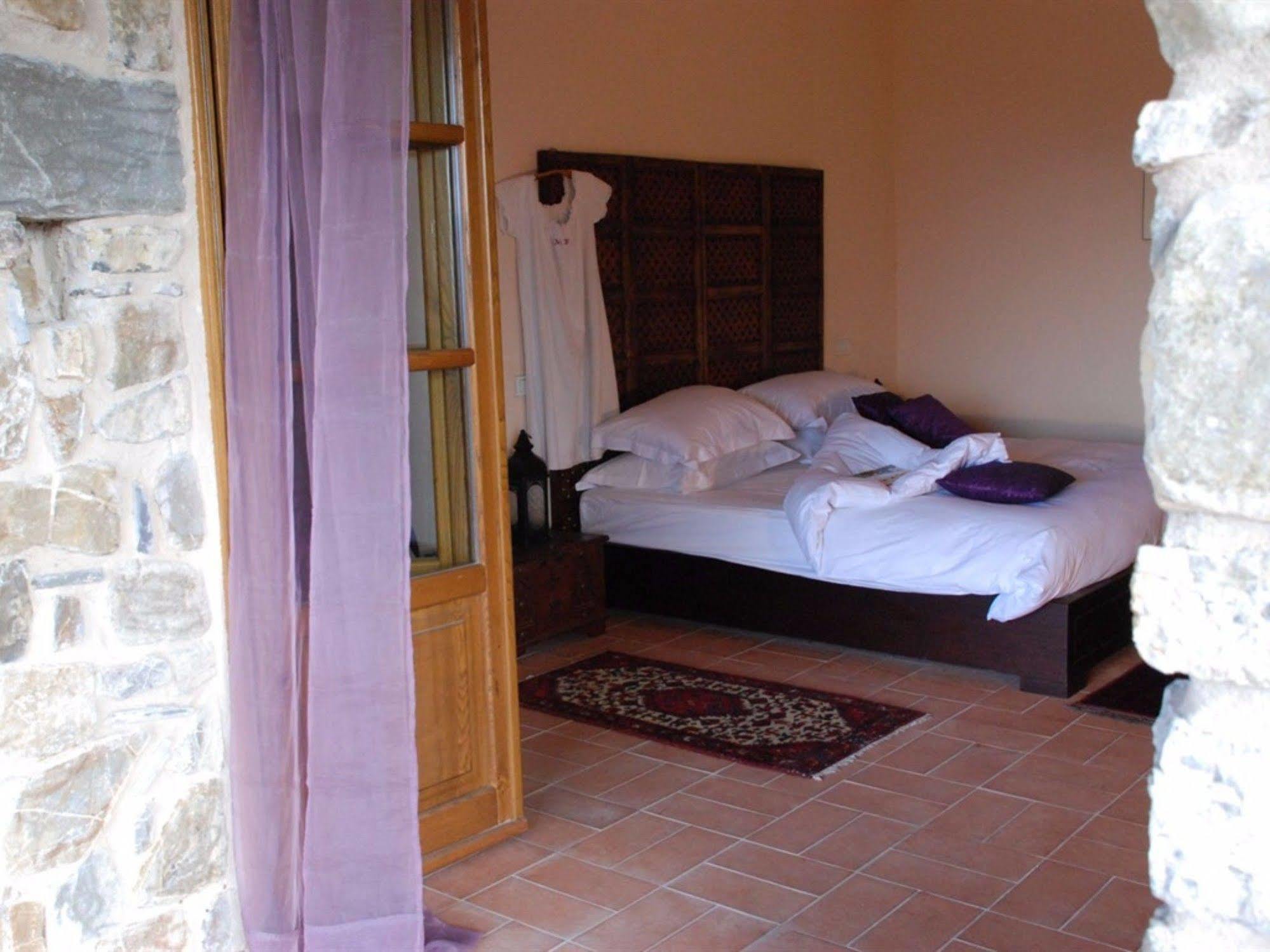 Hotel Podere Conti Filattiera Екстериор снимка