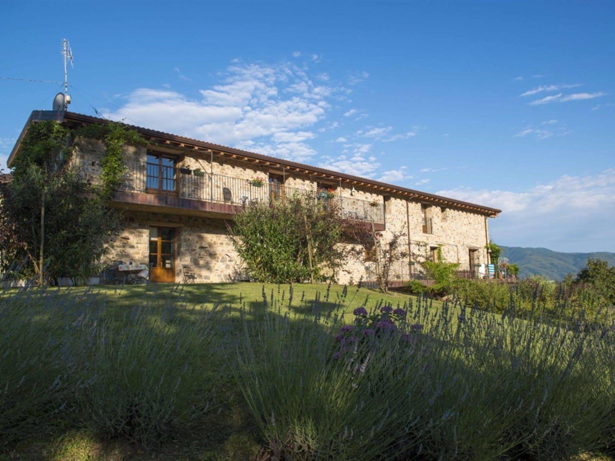 Hotel Podere Conti Filattiera Екстериор снимка