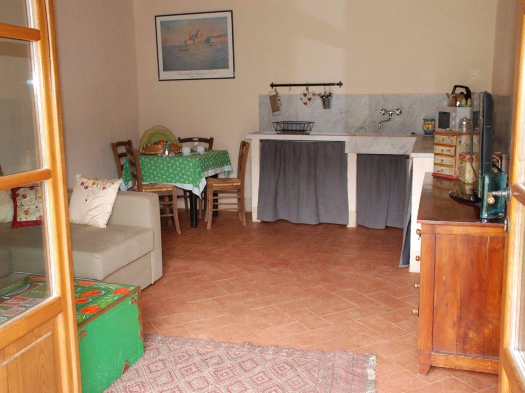 Hotel Podere Conti Filattiera Екстериор снимка