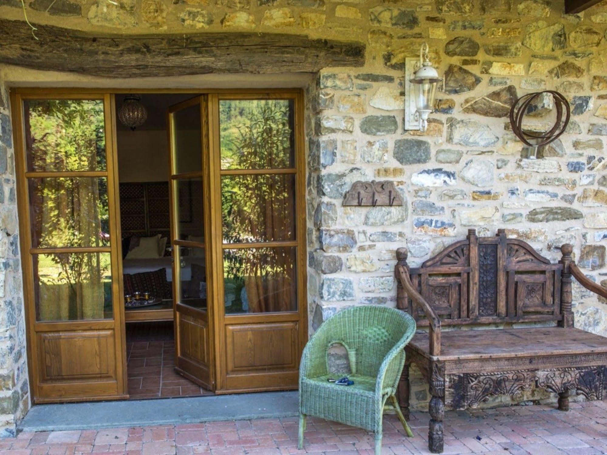 Hotel Podere Conti Filattiera Екстериор снимка
