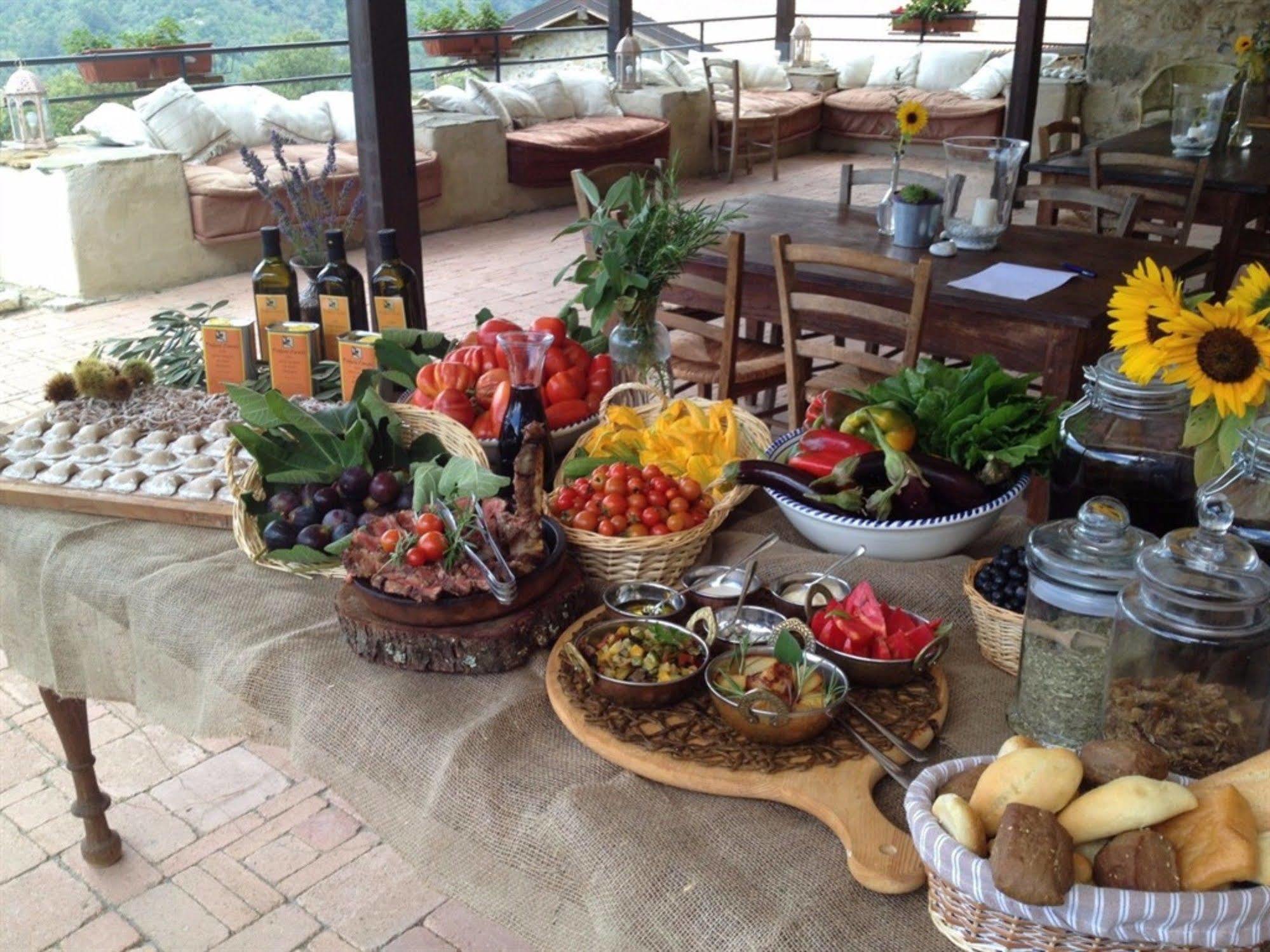 Hotel Podere Conti Filattiera Екстериор снимка